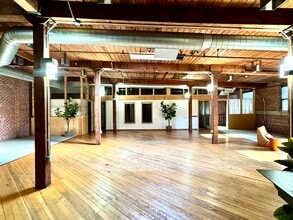 1104 NW 15th Ave, Portland, OR for lease Interior Photo- Image 1 of 12