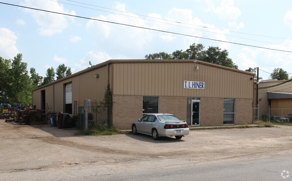 2608 Industrial Ln, Conroe, TX for sale - Primary Photo - Image 1 of 1