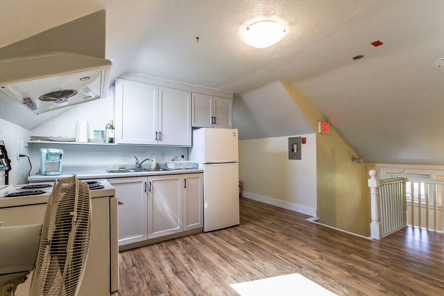 133 Albert St, Waterloo, ON for sale - Building Photo - Image 2 of 31