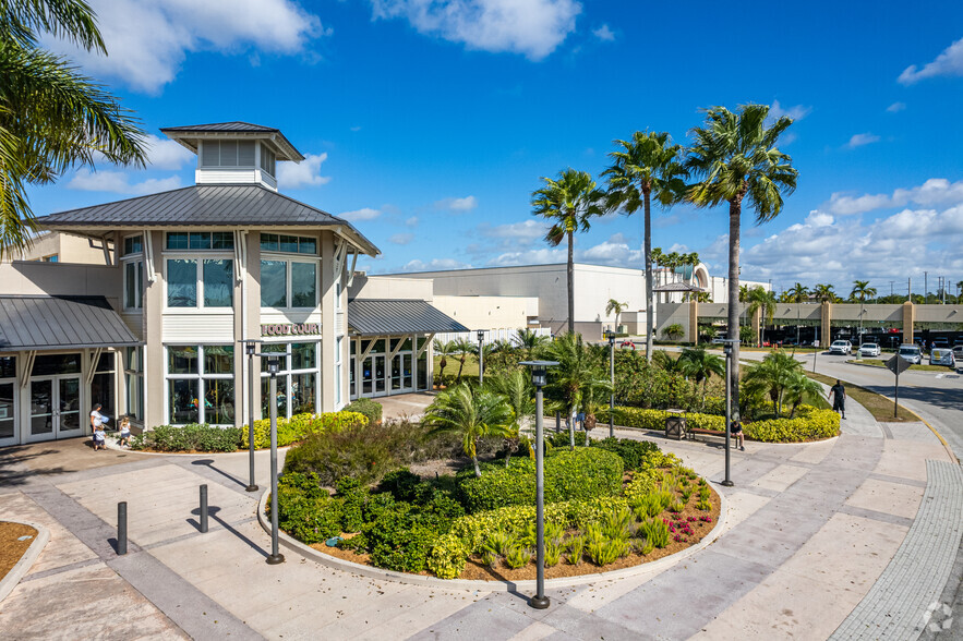 1900 Tamiami Trl N, Naples, FL for sale - Primary Photo - Image 1 of 1