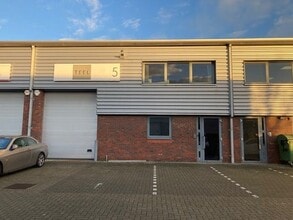 Bracebridge, Camberley for lease Building Photo- Image 2 of 2