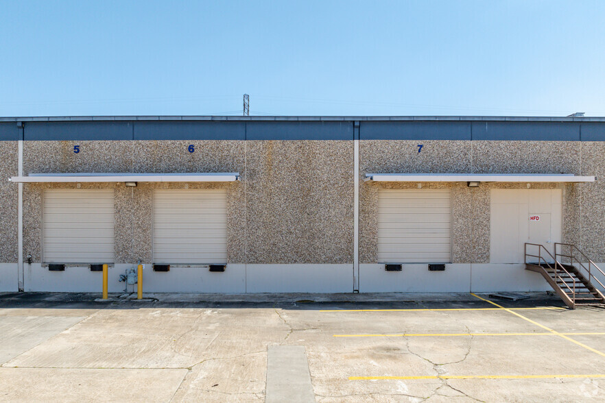 3701-3749 Yale St, Houston, TX for lease - Building Photo - Image 2 of 6