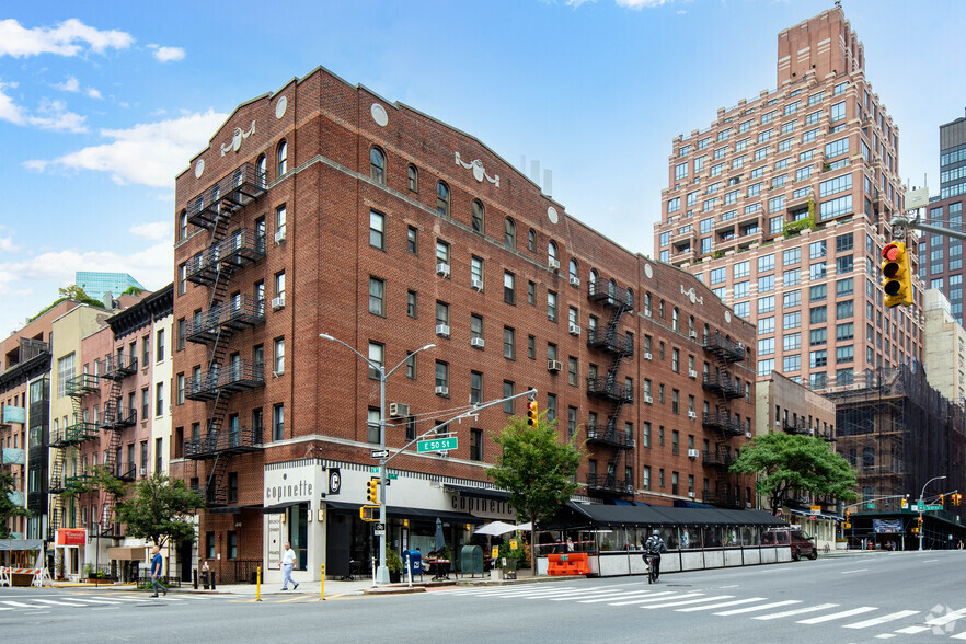 361 E 50th St, New York, NY for lease - Primary Photo - Image 1 of 7