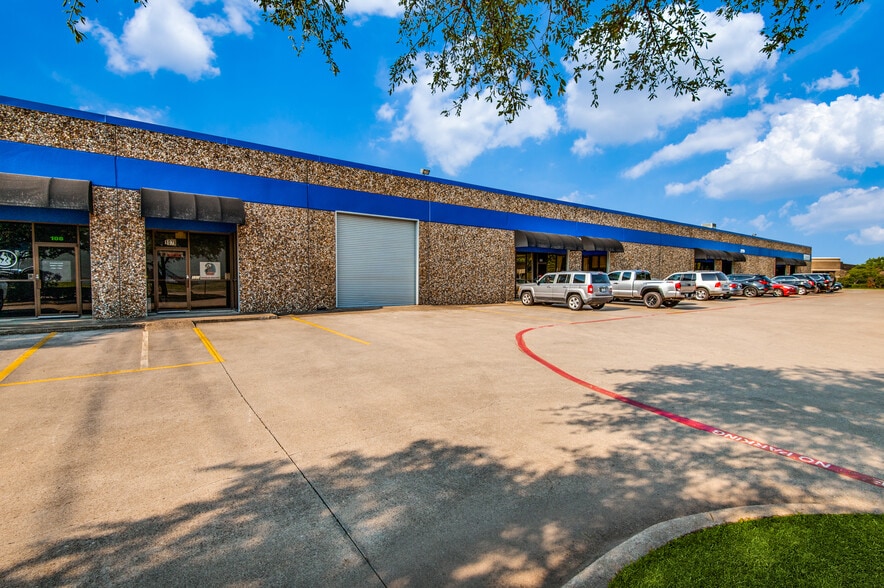2910 Belmeade Dr, Carrollton, TX for lease - Building Photo - Image 2 of 6