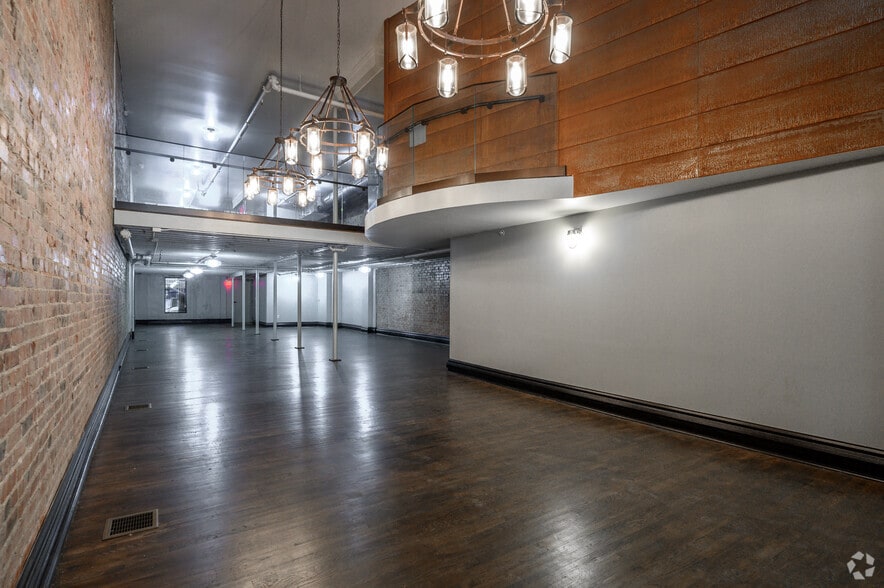 907 Houston St, Fort Worth, TX for sale - Interior Photo - Image 3 of 30