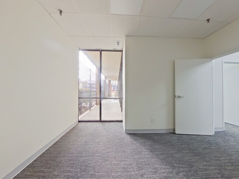 12621-12623 International Pky, Dallas, TX for lease - Building Photo - Image 3 of 13