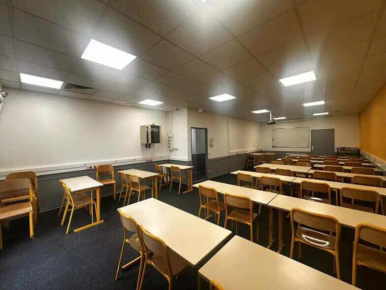 Office in Strasbourg for lease - Interior Photo - Image 2 of 8