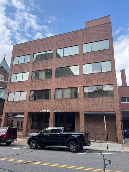 210 McClellan St, Wausau, WI for lease - Primary Photo - Image 1 of 6