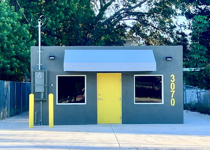 3070 NW 46th St, Miami, FL for sale - Building Photo - Image 2 of 11