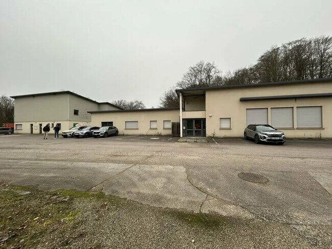 Location Local d'activités 1 025 m²
