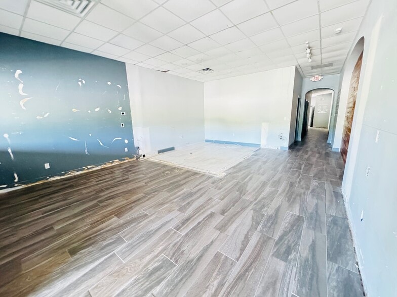 670 E Route 211, Middletown, NY for lease - Interior Photo - Image 2 of 17