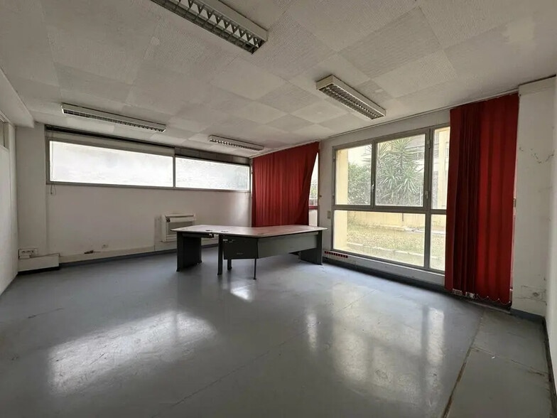 Office in Montpellier for lease - Interior Photo - Image 1 of 9