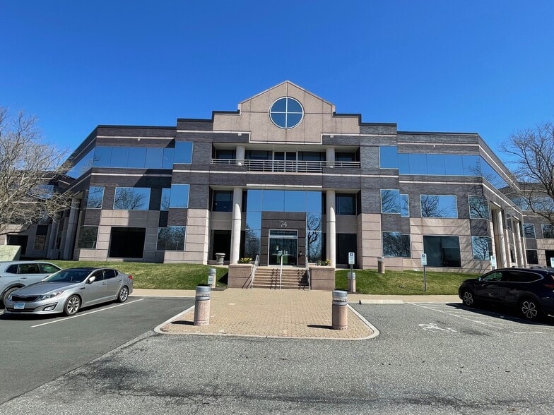 74 Batterson Park Rd, Farmington, CT for lease - Building Photo - Image 1 of 3
