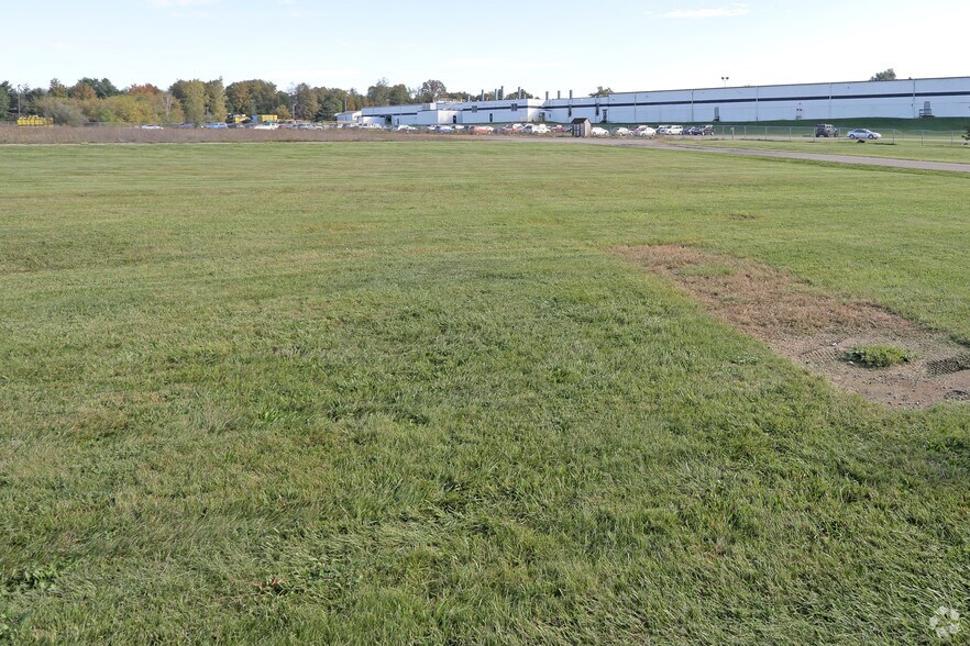 14261454 Imlay City Rd, Lapeer, MI 48446