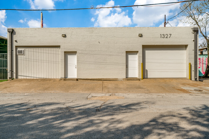 1327 Plowman Ave, Dallas, TX for lease - Building Photo - Image 1 of 12