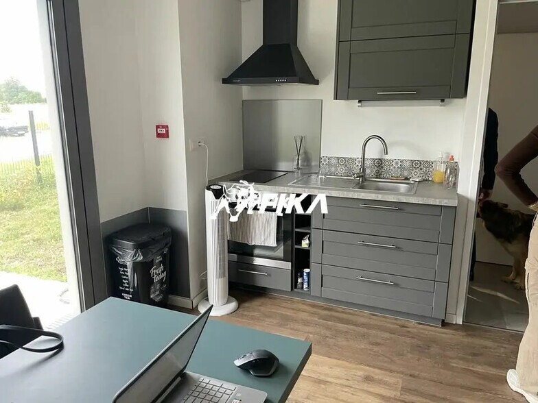 Flex in Deyme for lease - Interior Photo - Image 3 of 6