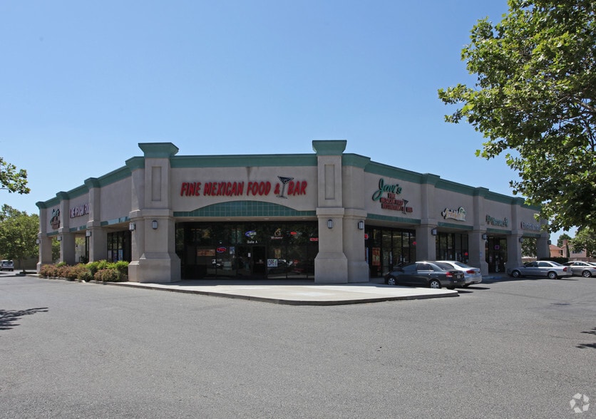 136 N Maag Ave, Oakdale, CA for lease - Primary Photo - Image 1 of 2