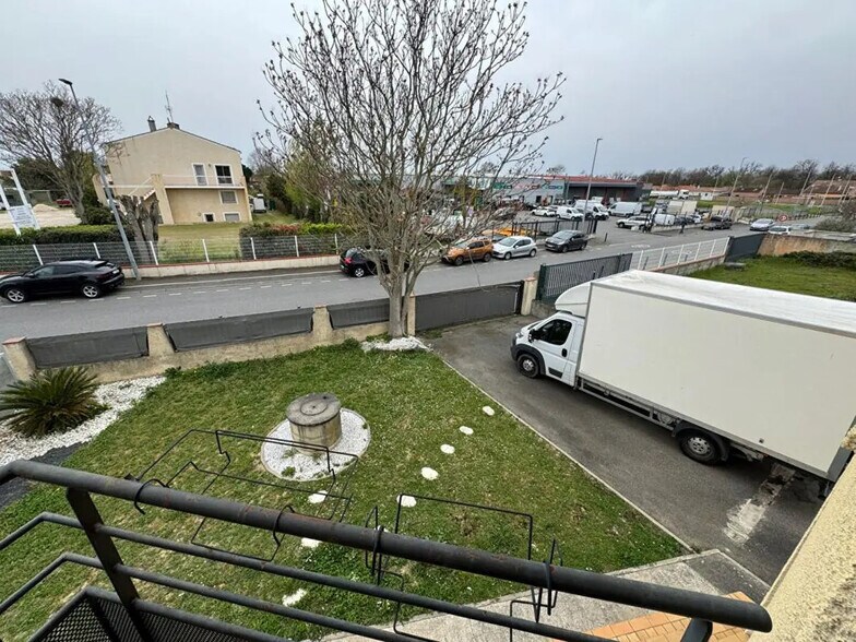 Flex in Cugnaux for sale - Building Photo - Image 2 of 10