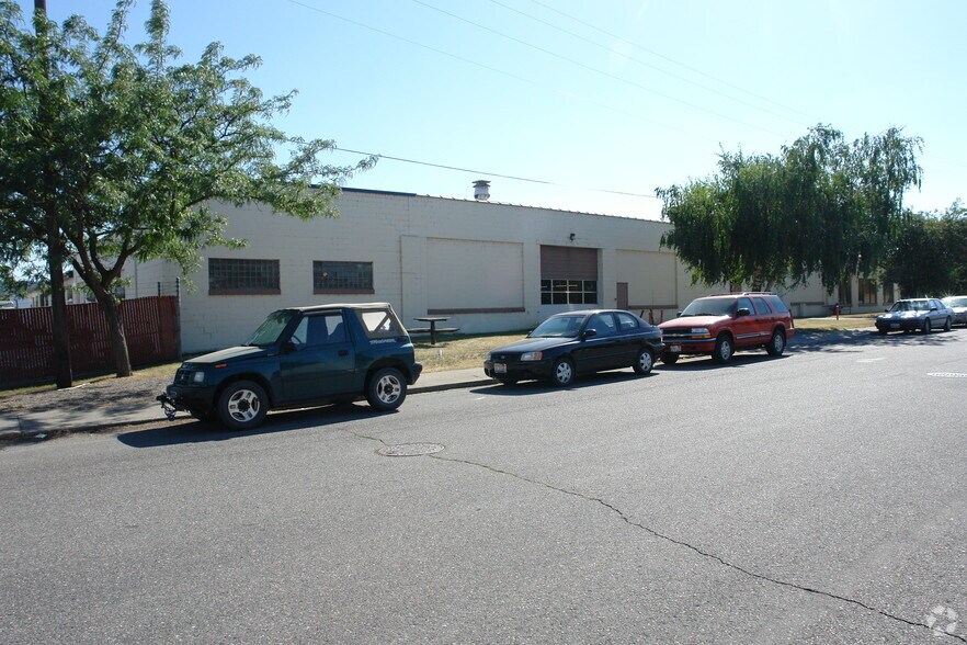 904 N Columbus St, Spokane, WA for lease - Building Photo - Image 2 of 2