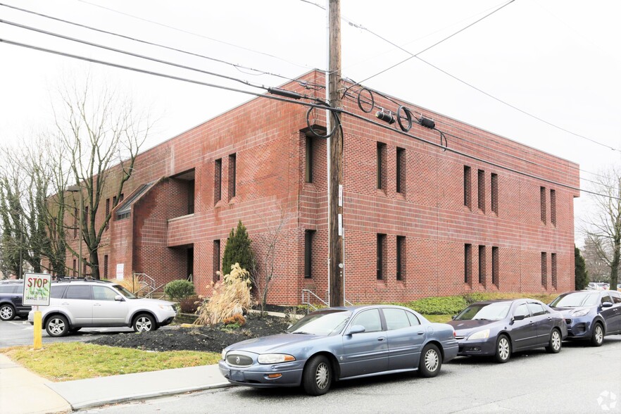 525 Jamestown Ave, Philadelphia, PA for lease - Building Photo - Image 2 of 3