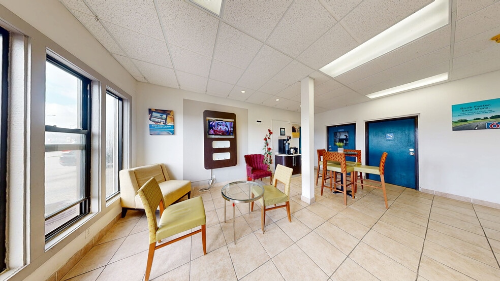 2019 E Main St, Albert Lea, MN for sale - Matterport 3D Scan - Image 2 of 20
