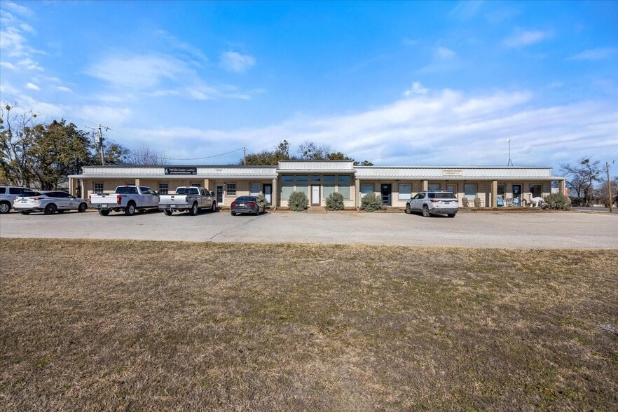 1201 NE Barnard St, Glen Rose, TX for sale - Building Photo - Image 2 of 24