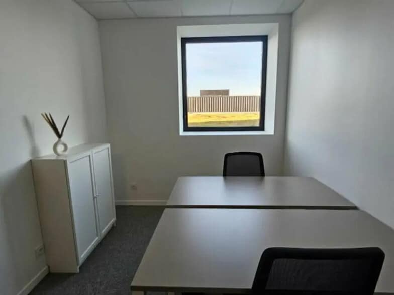 Office in Le Havre for lease - Interior Photo - Image 1 of 4