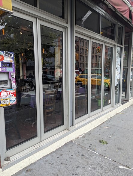 662 9th Ave, New York, NY for lease - Building Photo - Image 3 of 5