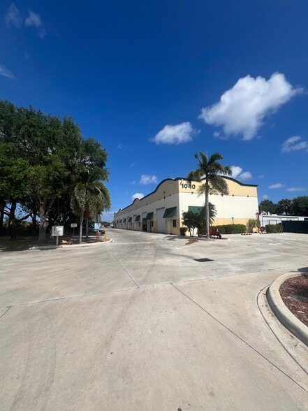 1040 W Industrial Ave, Boynton Beach, FL for lease - Building Photo - Image 3 of 22