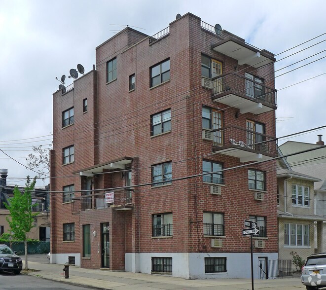 112-15 76th Rd, Flushing, NY for sale - Primary Photo - Image 1 of 1
