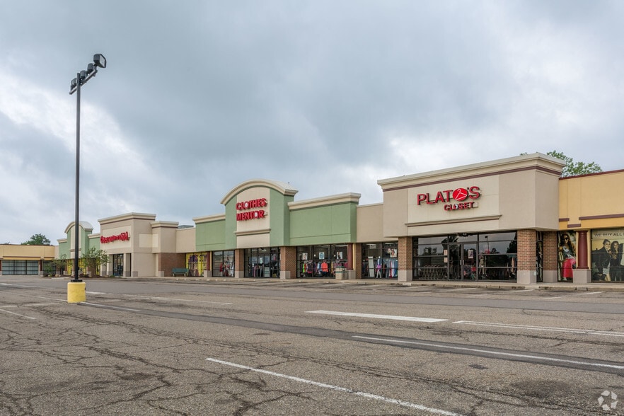 4695-4725 Dressler Rd NW, Canton, OH for lease - Primary Photo - Image 1 of 7