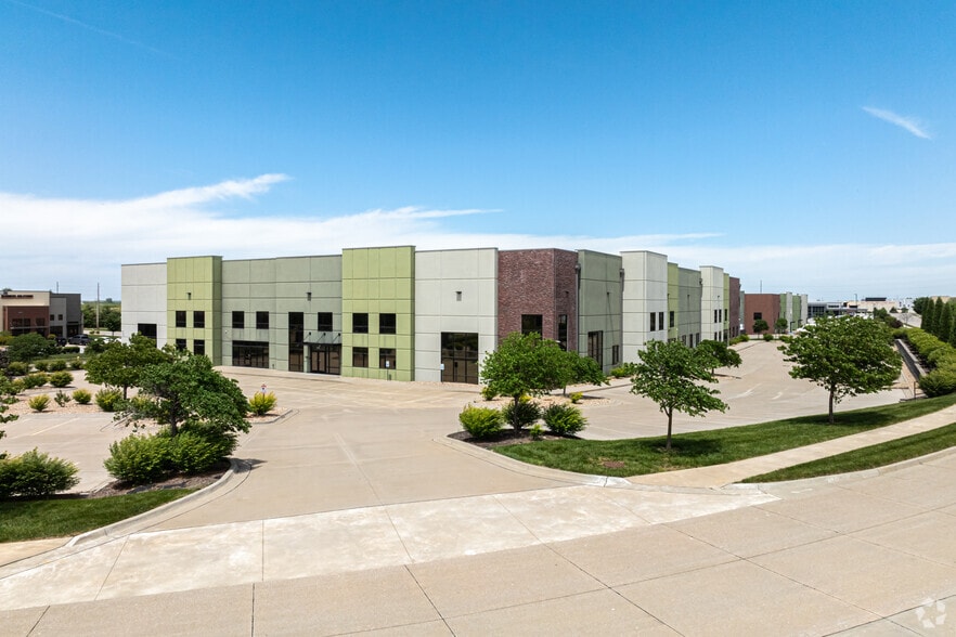 2620 NE McBaine Dr, Lee's Summit, MO for sale - Building Photo - Image 2 of 9