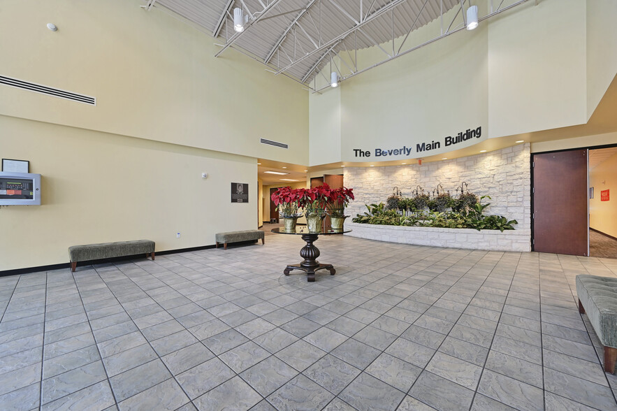 8001 Centre Park Dr, Austin, TX for lease - Interior Photo - Image 3 of 8