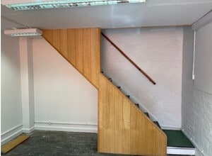 28A Rosamond Rd, Bedford for lease Interior Photo- Image 1 of 2