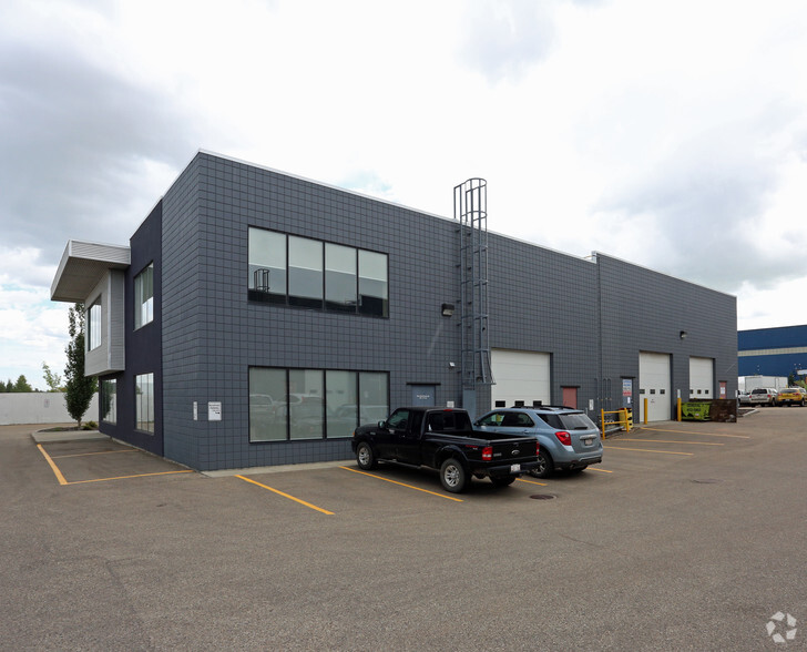 7327 Roper Rd NW, Edmonton, AB for lease - Building Photo - Image 2 of 3