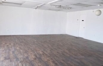2601-2621 Aero Dr, Grand Prairie, TX for lease Interior Photo- Image 2 of 6