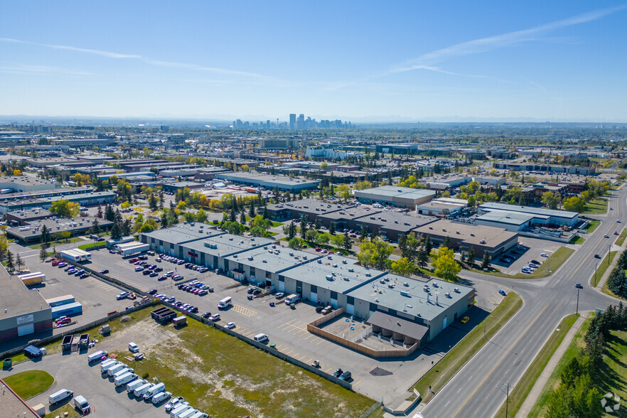 3880-3908 29 St NE, Calgary, AB for lease - Aerial - Image 3 of 9