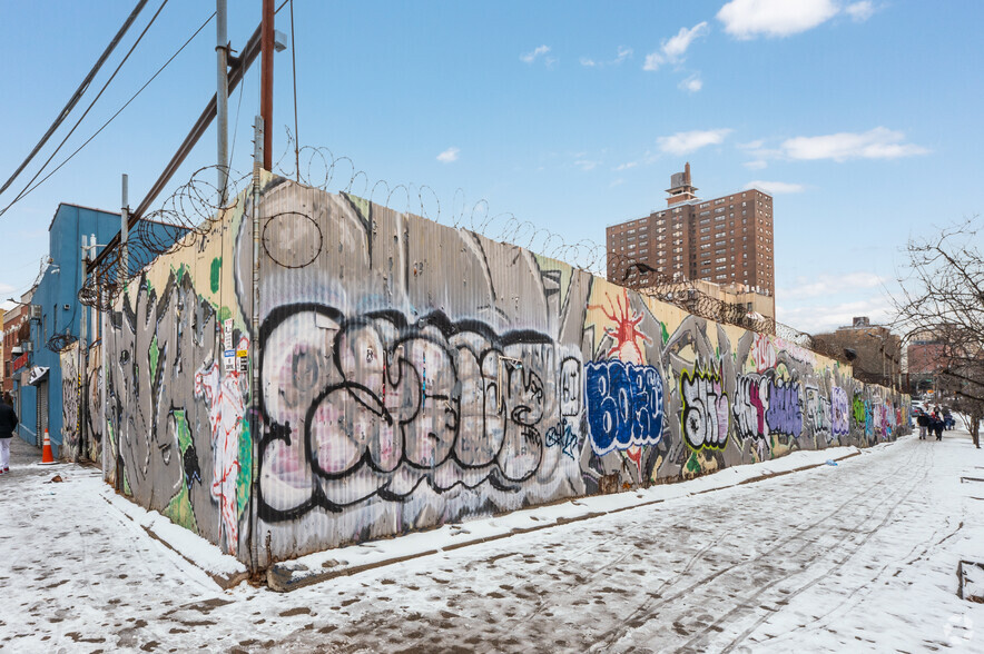 575 Westchester Ave, Bronx, NY for lease - Primary Photo - Image 1 of 4