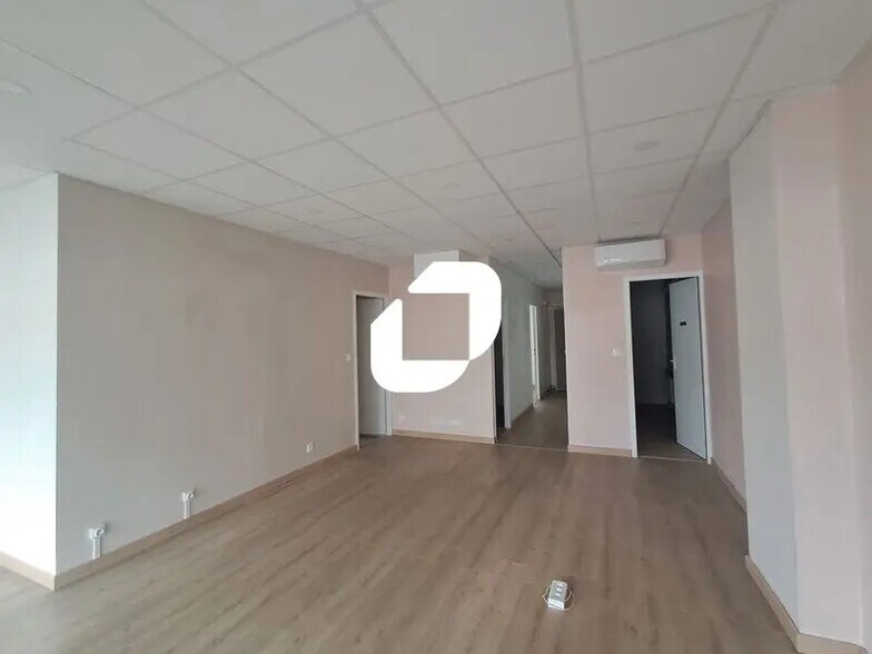 Office in Bordeaux for lease - Interior Photo - Image 1 of 10