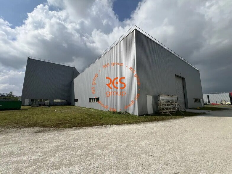 Flex in Saint-André-de-Cubzac for sale - Building Photo - Image 2 of 11