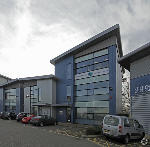 2 Whittle Way, Stevenage for sale - Primary Photo - Image 1 of 1