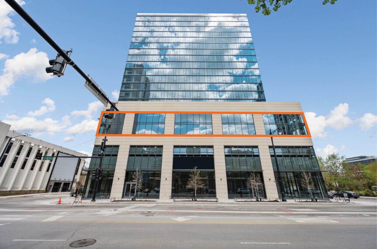 808 N Cleveland Ave, Chicago, IL for lease Building Photo- Image 1 of 5