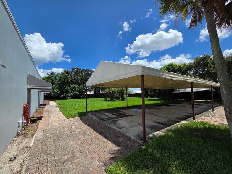 10300 Riverside Dr, Palm Beach Gardens, FL for lease - Building Photo - Image 3 of 14