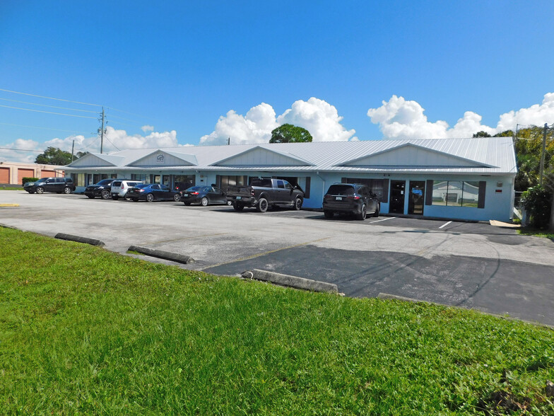 280-294 Clearlake Rd, Cocoa, FL for lease - Building Photo - Image 1 of 9