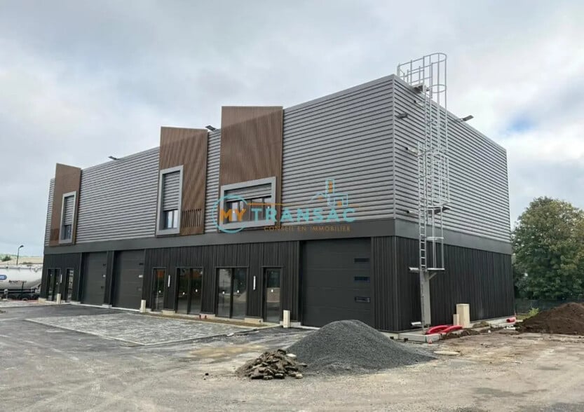 Flex in Courtry for sale - Building Photo - Image 3 of 15