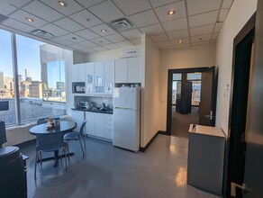 438 University Ave, Toronto, ON for lease Interior Photo- Image 2 of 6