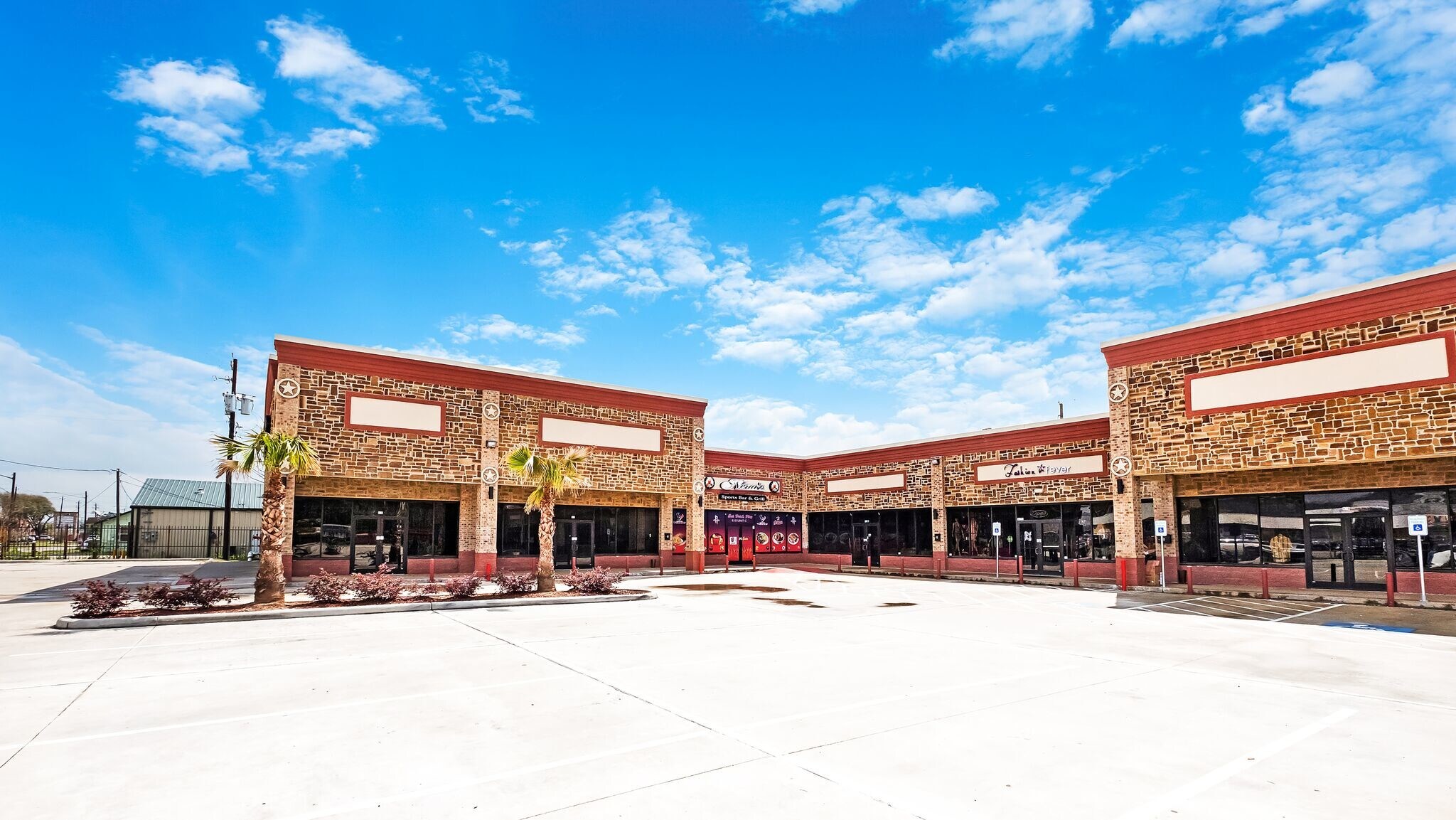 618 Tidwell Rd, Houston, TX 77022 Tidwell Plaza