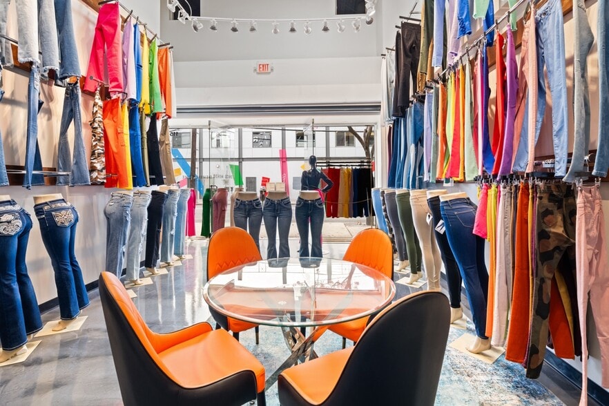 747 E 10th St, Los Angeles, CA for sale - Interior Photo - Image 2 of 9