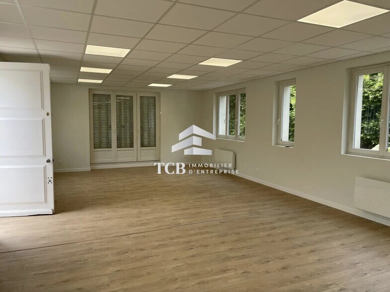 Office in Nantes for lease - Interior Photo - Image 1 of 3