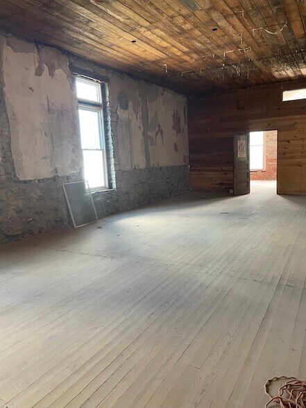 101 E Main St, Brady, TX for sale - Interior Photo - Image 2 of 17